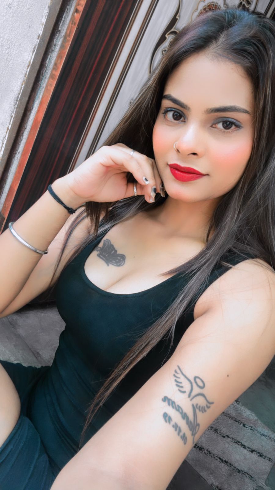 Night queen Naina Kapoor college girls escort