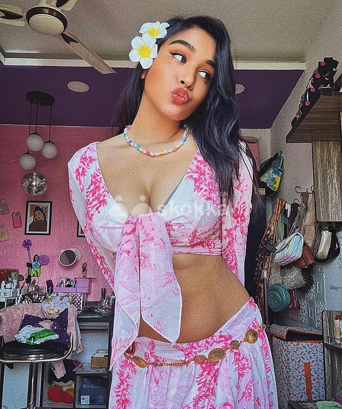 My pussy needs a strong dick for real pleasure.