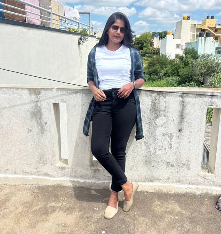 TELUGU INDEPENDENT HAND CASH PAYMENT TO GIRL IN ROOM