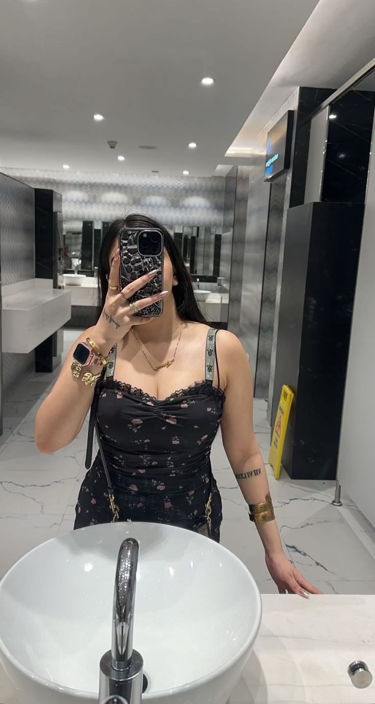 CALL GIRLS IN DELHI  Kalkaji YOUNG GIRLS BEST ESCORT SERVE