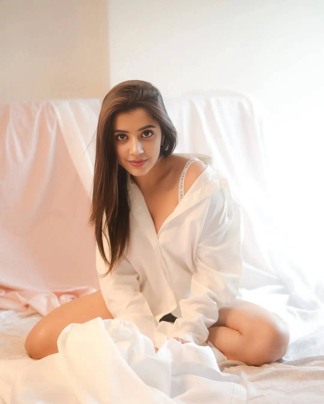 Real telugu speaking aunty nude live video call adult chat phone sex chat service available