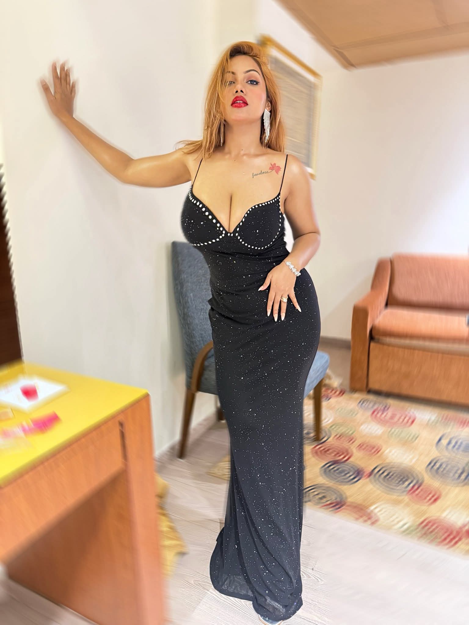 NO ADVANCE GENUINE CALL GIRLS LOW COST HOT SEXY GIRLS NIGHT AVAILABLE