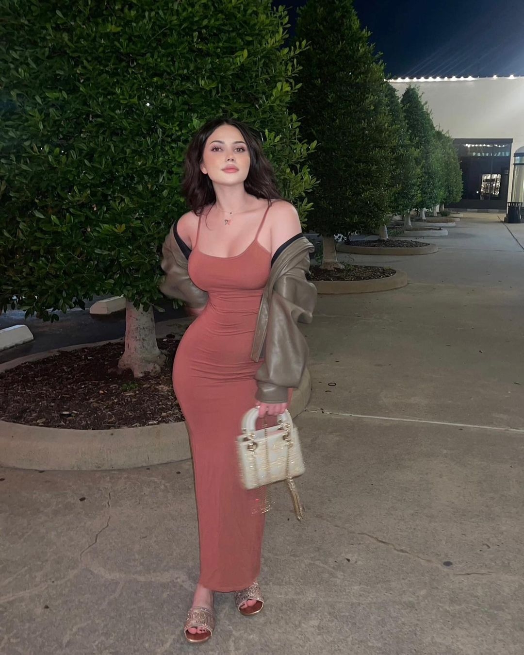 No Advance Cash Payment Call Girls In Holiday Inn New Delhi Mayur Vihar Delhi Genuine Female Escorts Service