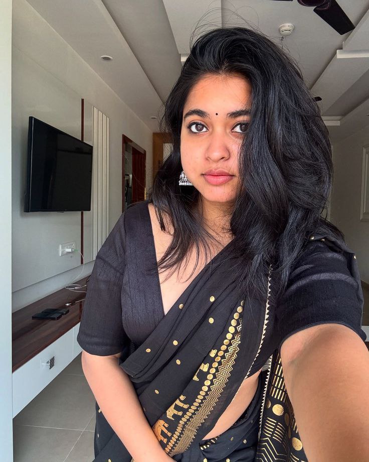 Myself ronika best independent VIP genuine and trustable service safe location Hot figure gairl in Ahmedabad