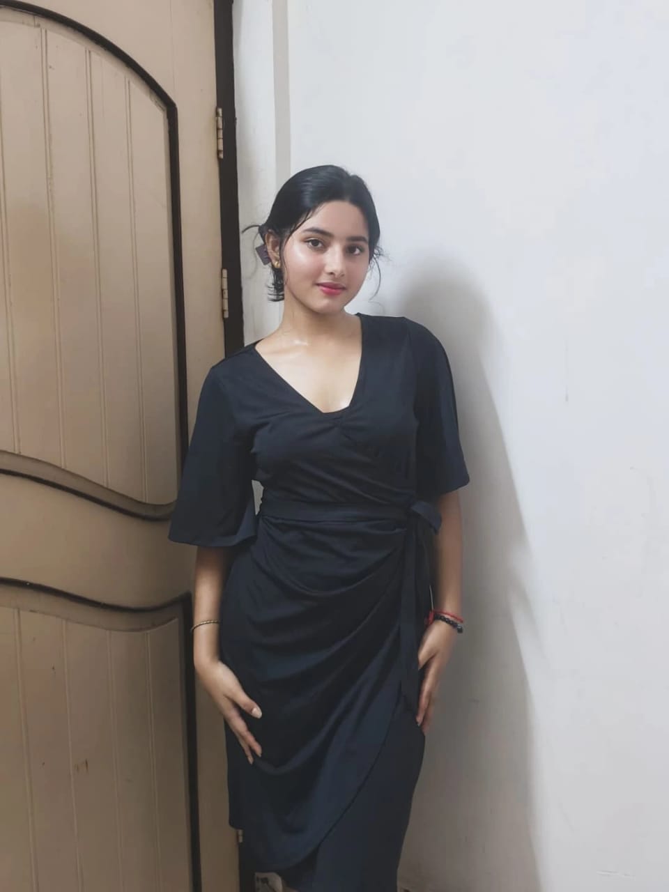 MAJESTIC BEST HOT CALL GIRLS HOUSE WIFE HOTEL and HOME SERVICE