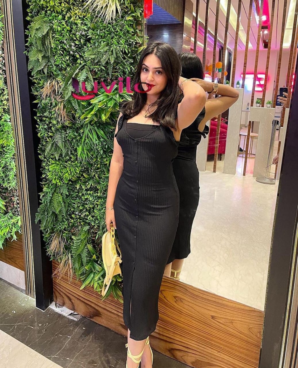 Dumdum Kolkata independent call girl escort service  hours available housewife and college girls.